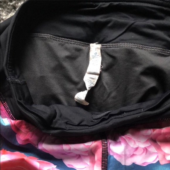 Lululemon secret garden speed shorts - Picture 3 of 4